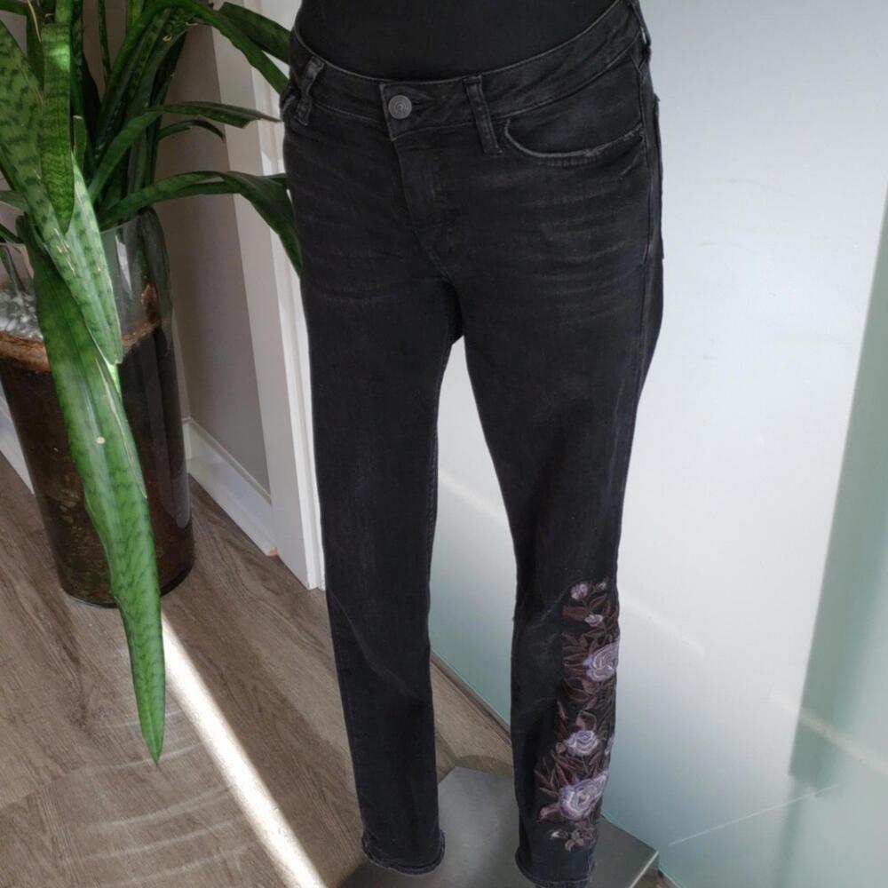 MNG by Mango🌹 EDGY BLACK SKINNY JEANS w/ ROMANTIC FLORAL EMBROIDERY 🌹